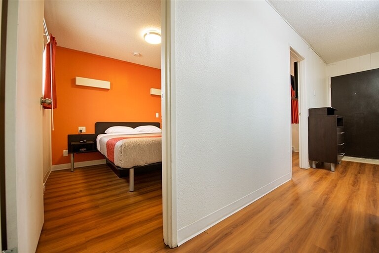 More Photos Of 910 Cranbrook St North, Cranbrook Hotel For Sale