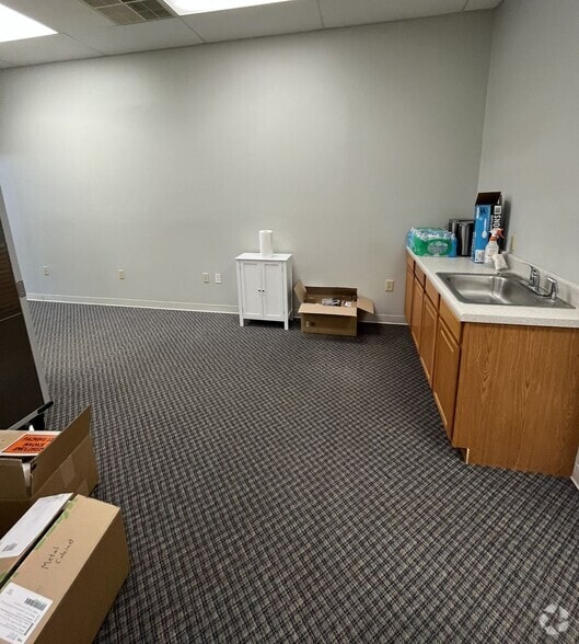 More Photos Of 2016-1-8 Highway 75, Blountville Office For Lease