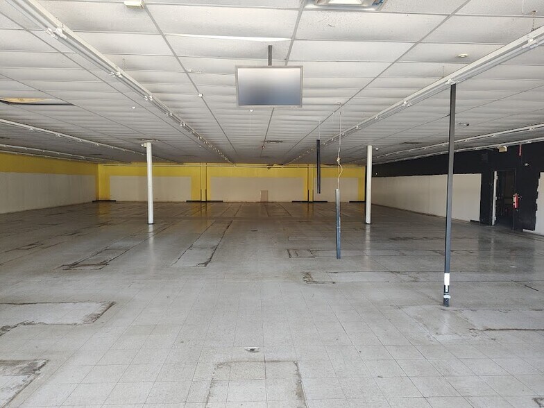 More Photos Of 23 Cedar Point Dr, Owingsville Freestanding For Lease