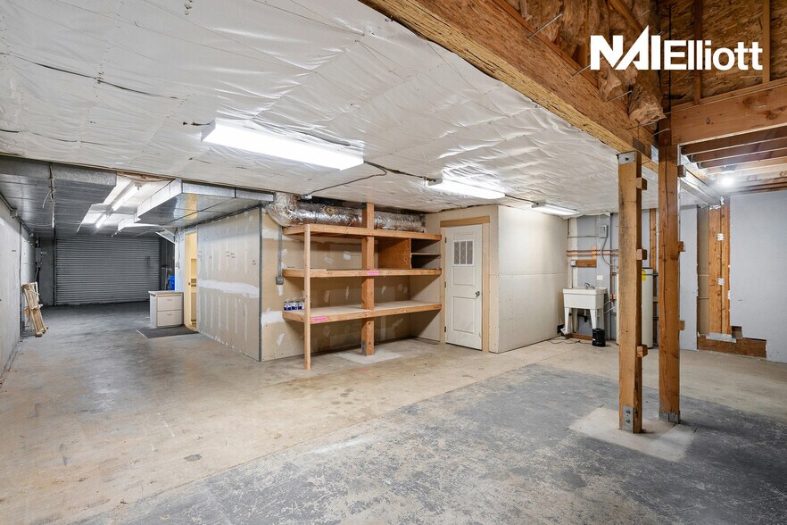 More Photos Of 2314 NW Savier St, Portland Flex For Sale