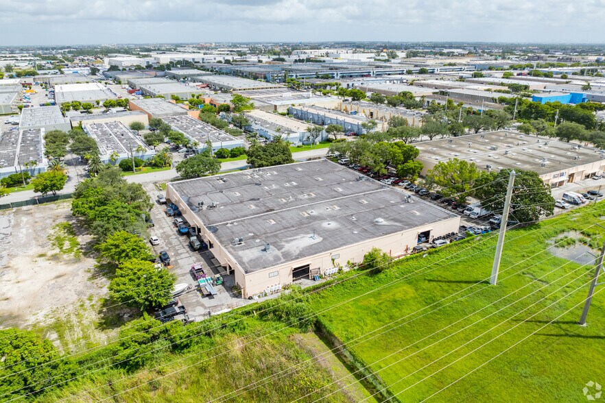 More Photos Of 6350-6370 NW 82nd Ave, Miami Light Manufacturing For Lease
