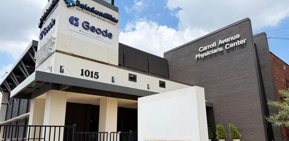 More Photos Of 1015 N Carroll Ave, Dallas Medical For Lease