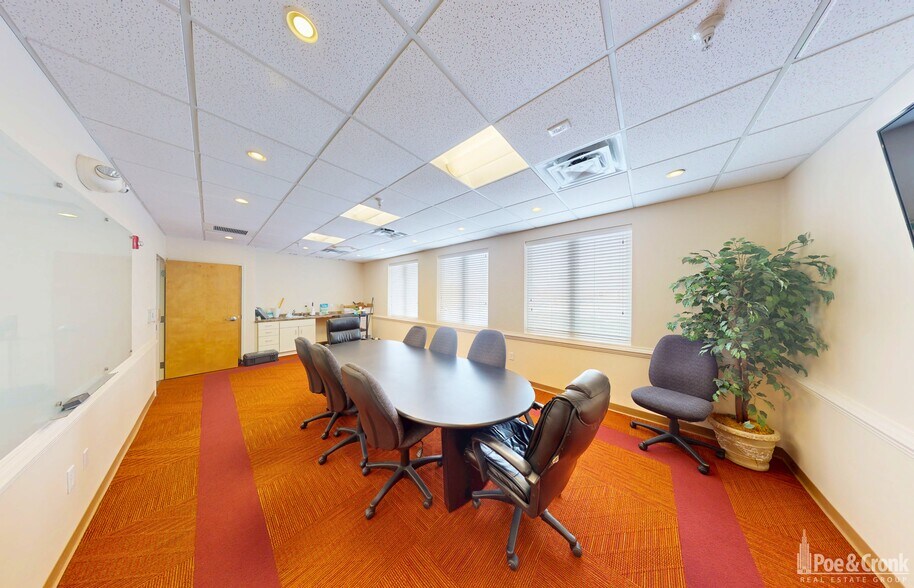 More Photos Of 825 Davis St, Blacksburg Medical For Lease