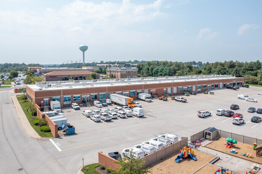 More Photos Of 11820-11860 W Market Pl, Fulton Unknown For Lease