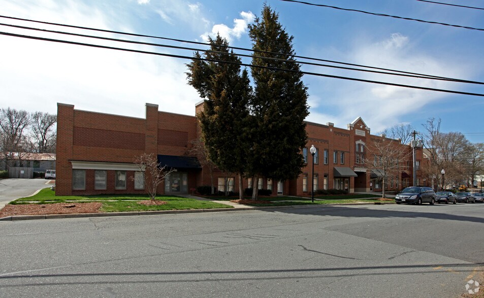 More Photos Of 211 W Matthews St, Matthews Office For Lease