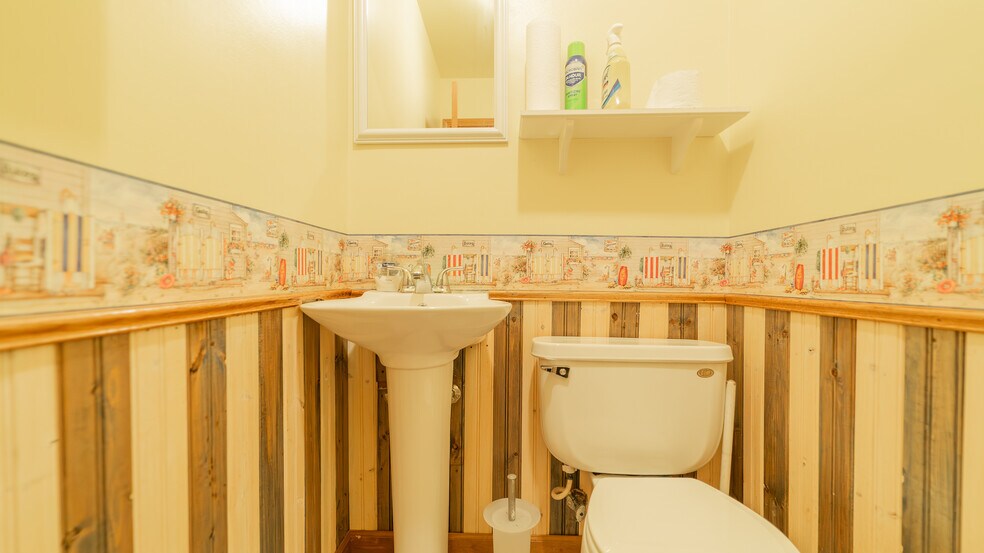 More Photos Of 705 N Main St, Kouts Office For Sale