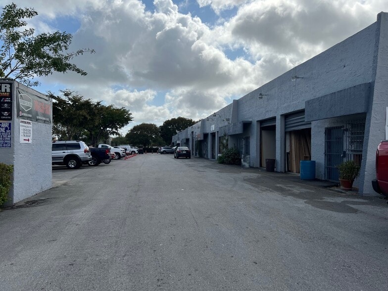 More Photos Of 1341-1359 NW 88th Ave, Miami Warehouse For Sale