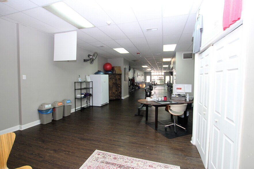 More Photos Of 2006 Chestnut St, Philadelphia Storefront Retail Office For Lease