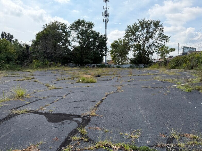 More Photos Of 5100 Glenway Ave, Cincinnati Freestanding For Sale