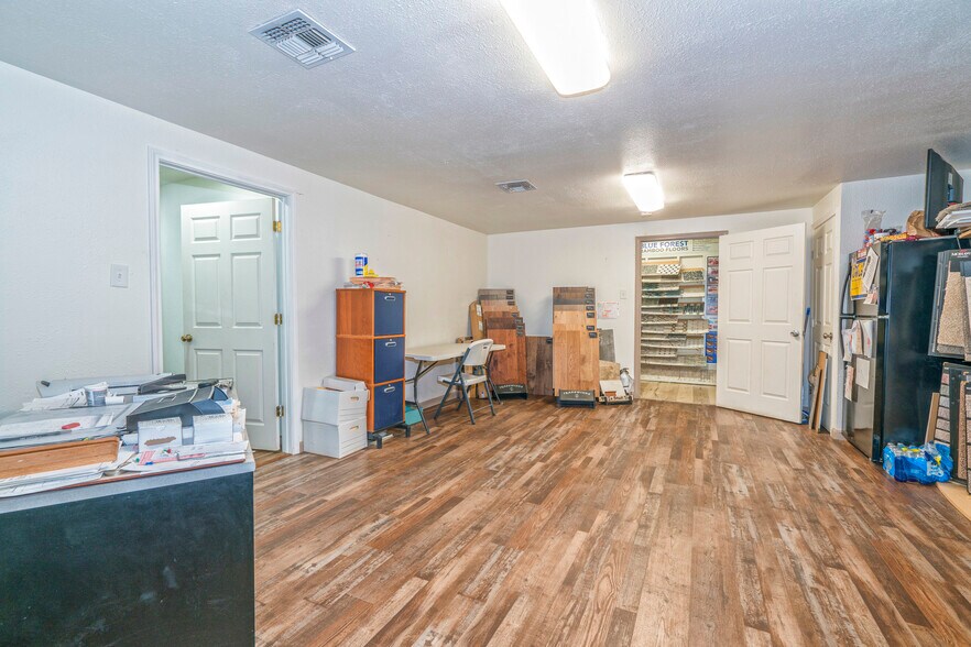 More Photos Of 1016 Voss Ave, Odem Warehouse For Sale
