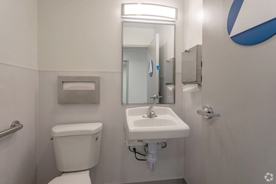 More Photos Of 2910-2960 Scott Blvd, Santa Clara Light Distribution For Lease