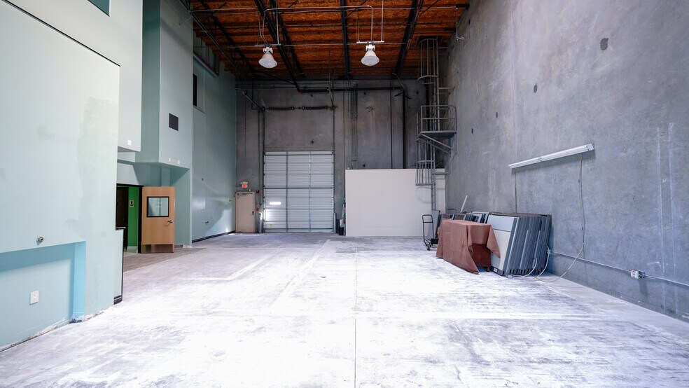 More Photos Of 2848 Columbia St, Torrance Light Manufacturing For Lease