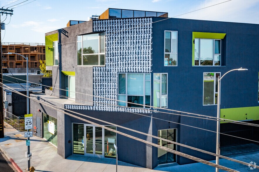 More Photos Of 5135 W Adams Blvd, Los Angeles Apartments For Lease