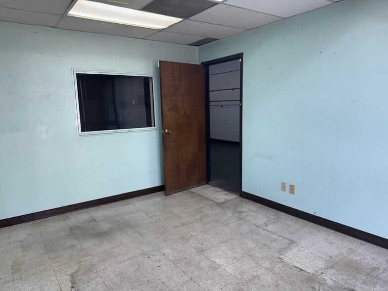 More Photos Of 1701 Fortune Dr, San Jose Manufacturing For Lease