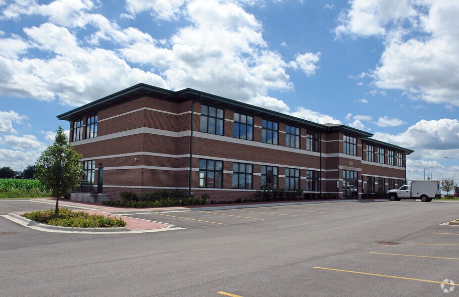 Primary Photo Of 2405 Harnish Dr, Algonquin Office For Lease
