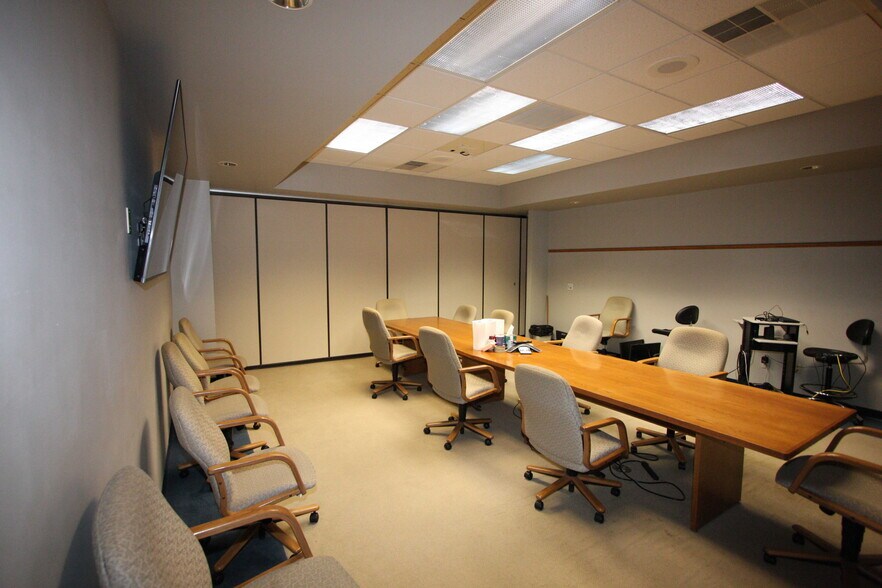 More Photos Of 15 E Washington St, Coldwater Office For Sale