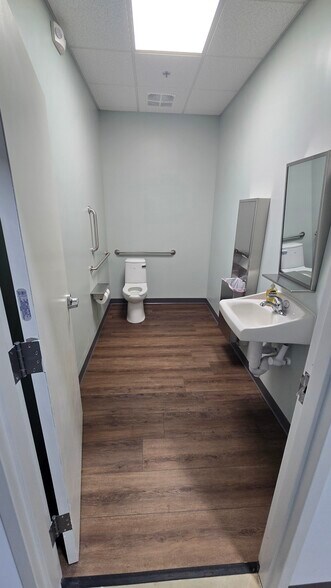 More Photos Of 168 Thunder Rd, Mooresville Light Manufacturing For Lease