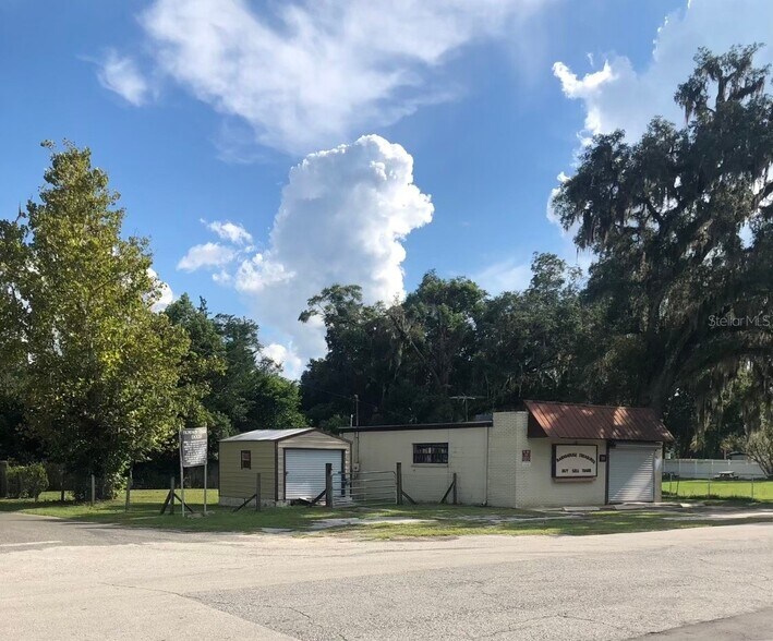 Primary Photo Of 3903 Main St, Middleburg Restaurant For Sale