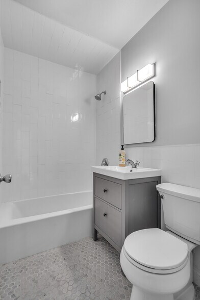 More Photos Of 648 South Dr, Miami Springs Medical For Lease