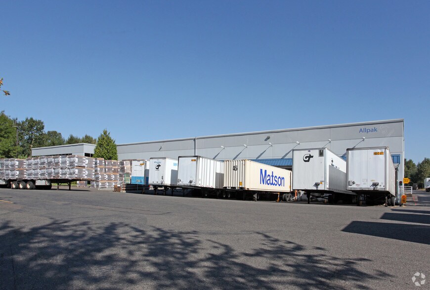 More Photos Of 1100 SW 27th St, Renton Manufacturing For Lease