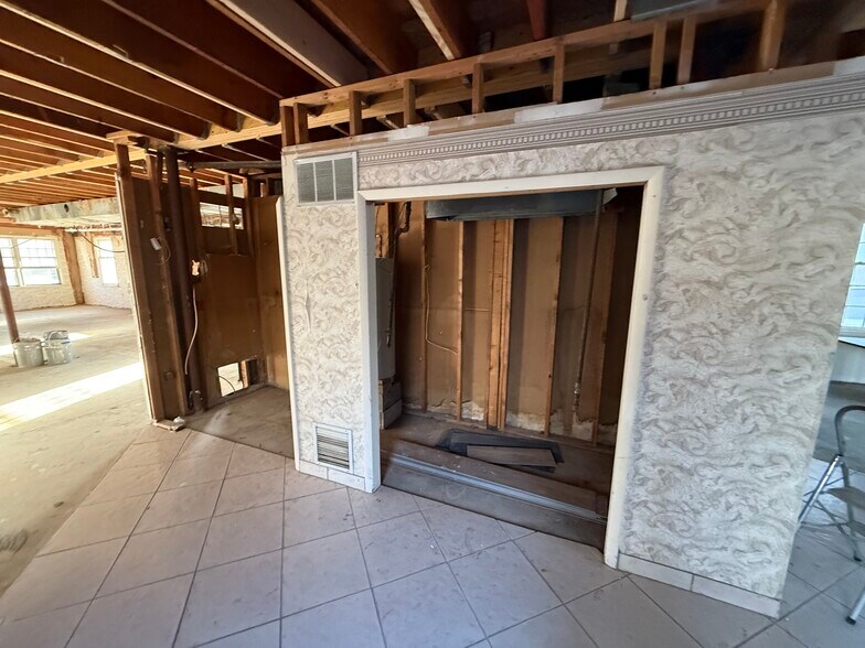 More Photos Of 510 S Burnt Mill Rd, Voorhees Office For Lease