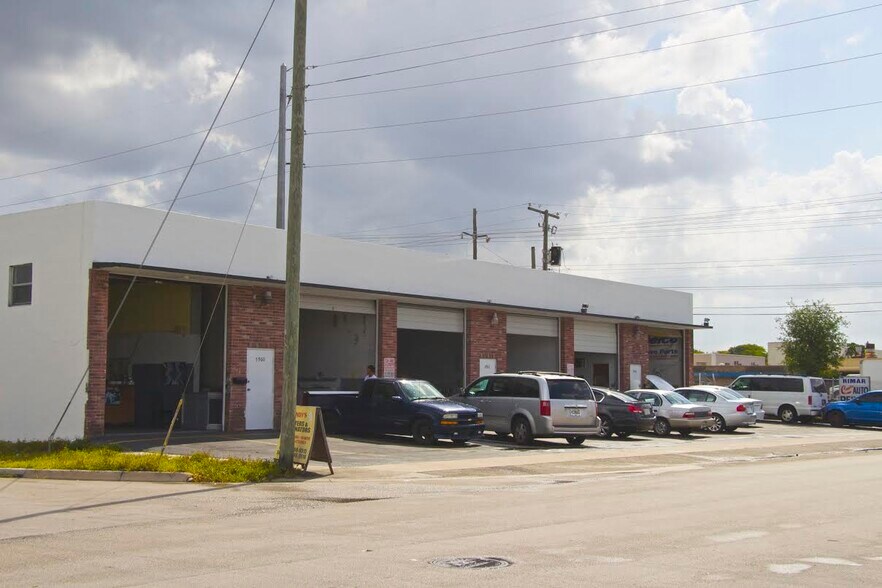 More Photos Of 5960-5992 SW 23rd St, West Park Showroom For Sale