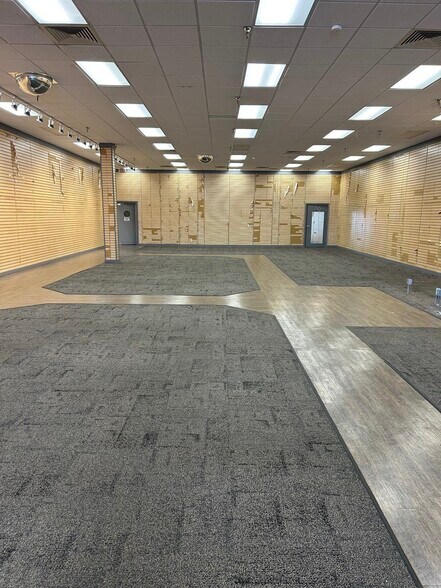 More Photos Of 124 E Jarman St, Hazlehurst Freestanding For Lease