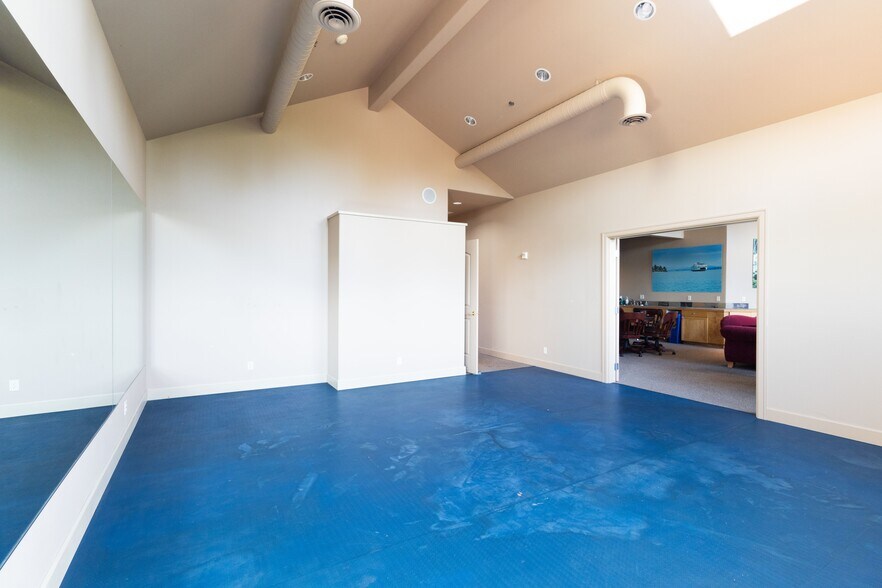 More Photos Of 360 Knechtel Way NE, Bainbridge Island Apartments For Sale