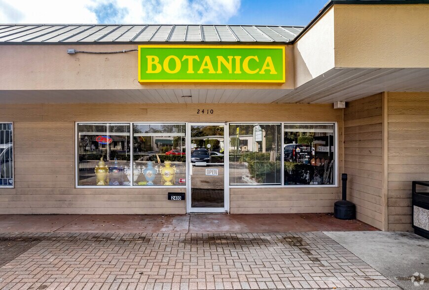 More Photos Of 2424 E Manatee Ave, Bradenton Storefront For Lease