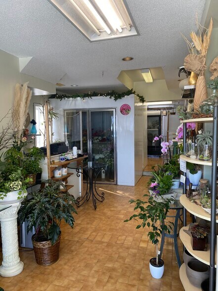 More Photos Of 455 Hazeldean Rd, Ottawa General Retail For Sale