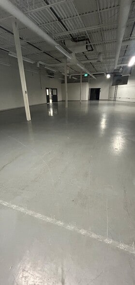 More Photos Of 405 Britannia Rd E, Mississauga Light Distribution For Lease