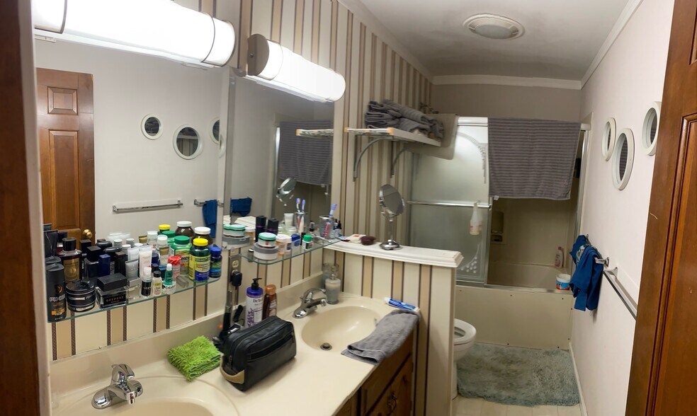 More Photos Of 110 W Walnut St, Kokomo Office For Sale