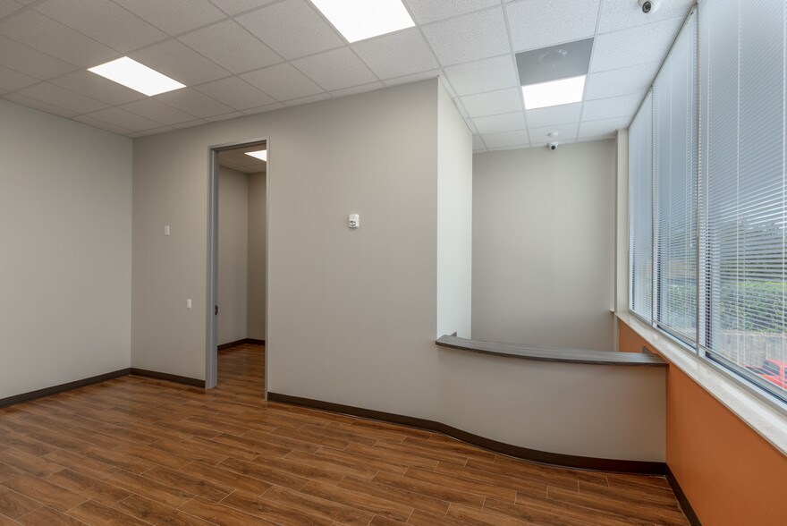 More Photos Of 16422 Stuebner Airline Rd, Spring Medical For Lease