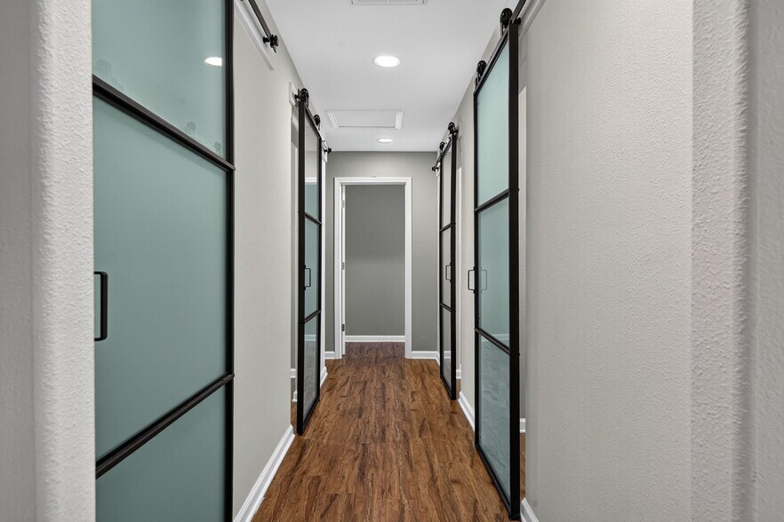 More Photos Of 156 Canyon Bnd, Canyon Lake Medical For Sale