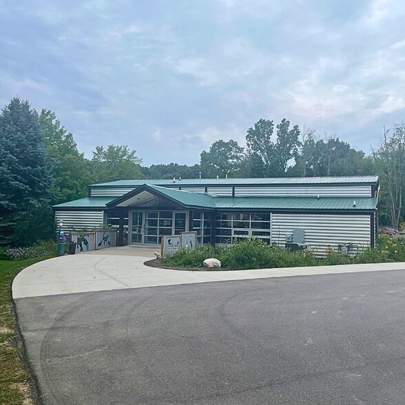 Primary Photo Of 205 Rowe Rd, Milford Veterinarian Kennel For Sale