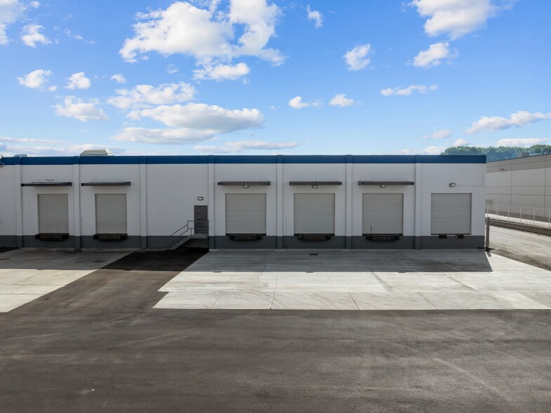 More Photos Of 8640 Slauson Ave, Pico Rivera Manufacturing For Lease