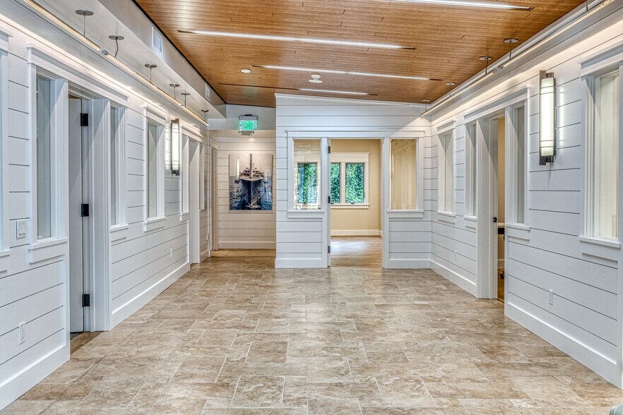 More Photos Of 126-130 N Main St, East Hampton Office For Lease