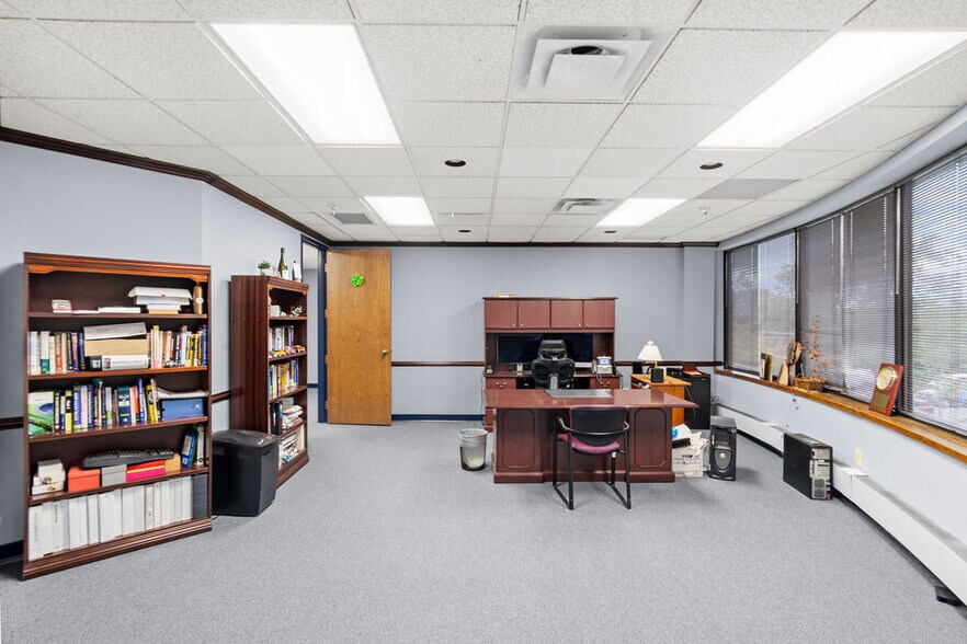 More Photos Of 4640 Forbes Blvd, Lanham Office For Lease