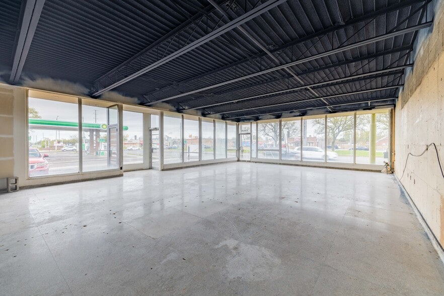 More Photos Of 13630 W Eight Mile Rd, Oak Park Freestanding For Lease