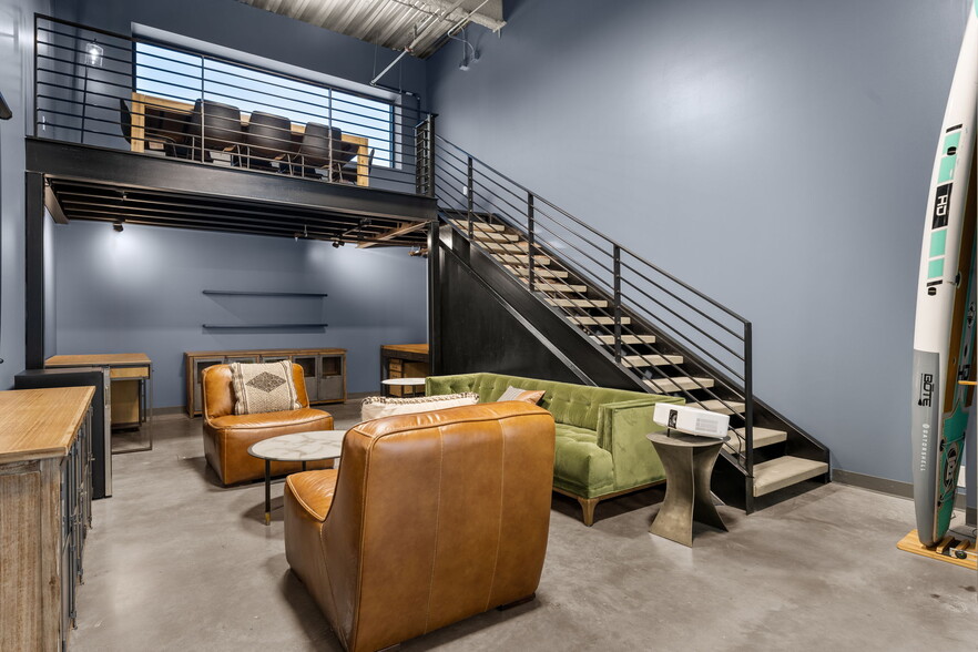 More Photos Of 4229 N FM 620 Hwy, Austin Showroom For Sale