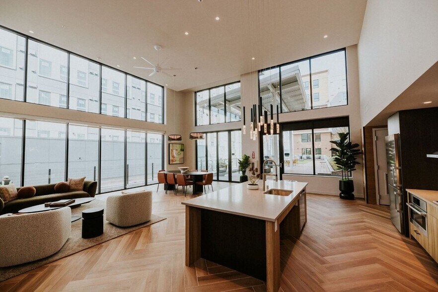 More Photos Of 132 NE 145th St, Shoreline Apartments For Lease