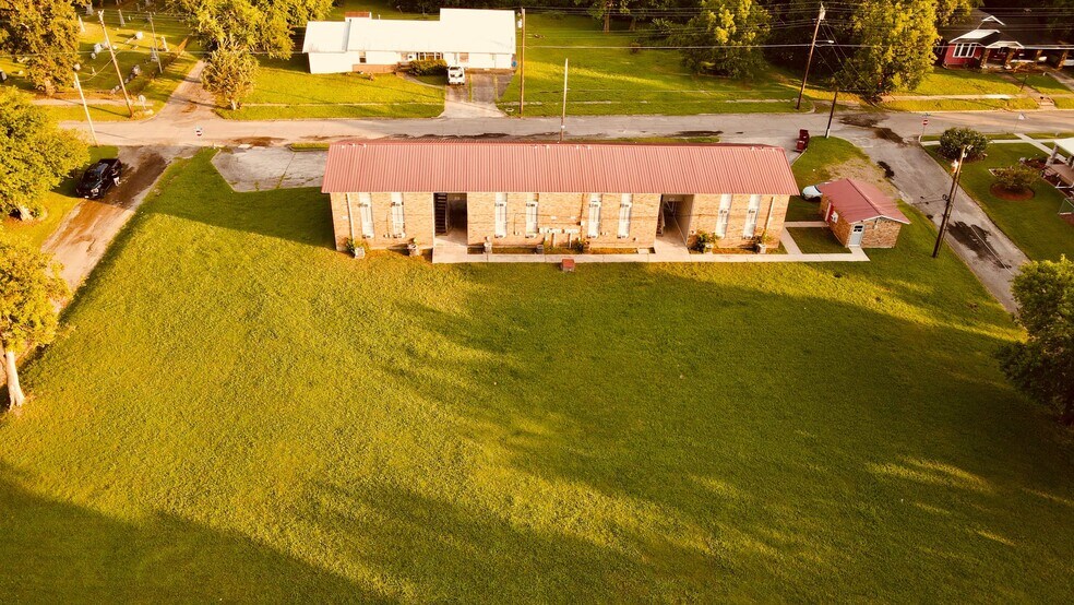 More Photos Of 800 W Washington St, Clarksville Apartments For Sale