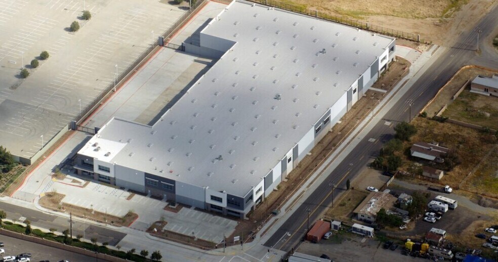 More Photos Of 675 W Nance St, Perris Warehouse For Lease