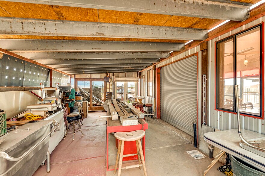 More Photos Of 1216 W Third St, Winslow Showroom For Sale