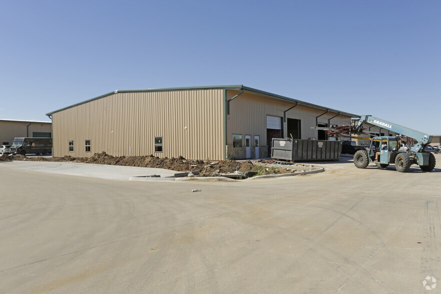 More Photos Of 122 Rose Ln, Frisco Warehouse For Sale