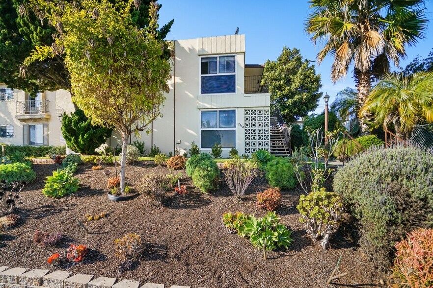 More Photos Of 2162 Thomas Ave, San Diego Apartments For Sale