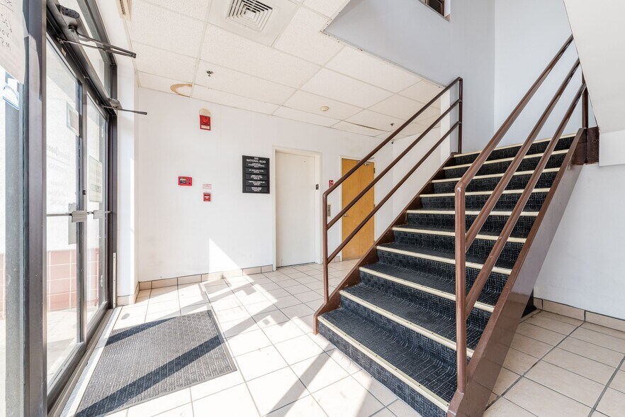 More Photos Of 350 National Blvd, Long Beach Storefront Retail Office For Lease