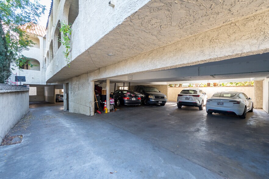 More Photos Of 1112 S Adams St, Glendale Apartments For Sale