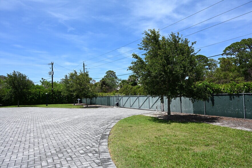 More Photos Of 11950 SE Shell Ave, Hobe Sound Warehouse For Lease