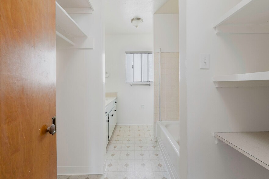 More Photos Of 24 Roswell Ave, Long Beach Apartments For Sale